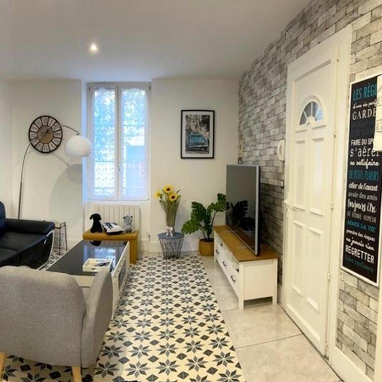 Appartement moderne proche thermes avec balcon et place de parking - One-Bedroom Apartment - 1