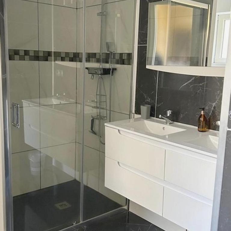 Appartement moderne proche thermes avec balcon et place de parking - One-Bedroom Apartment - 2