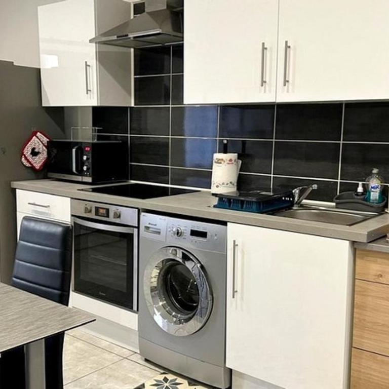 Appartement moderne proche thermes avec balcon et place de parking - One-Bedroom Apartment - 6