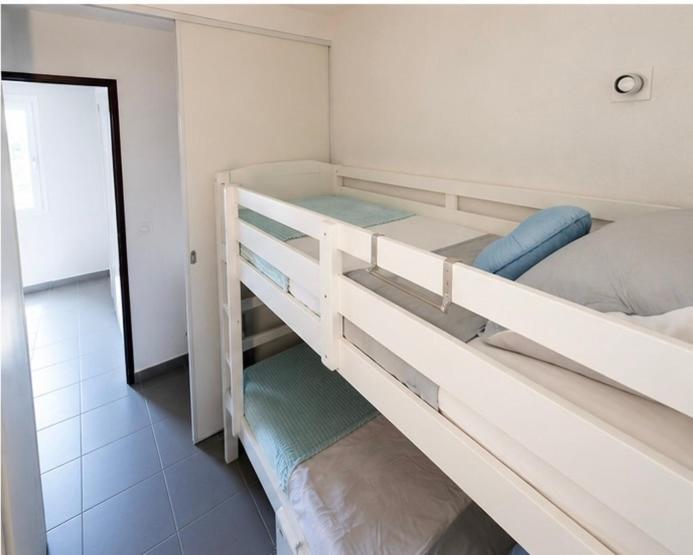 Cozy 1-bedroom apartment with pool & balcony - Appartement 3 Chambres - 10