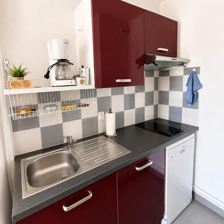 Cozy 1-bedroom apartment with pool & balcony - Appartement 3 Chambres - 14