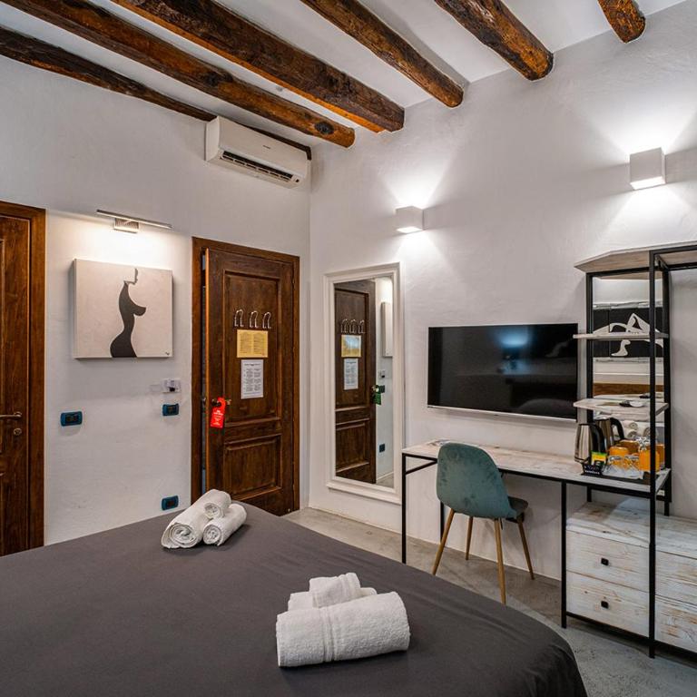 C&O Savoia Deluxe Rooms - Camera Matrimoniale/Doppia con Letti Singoli con Bagno - 3