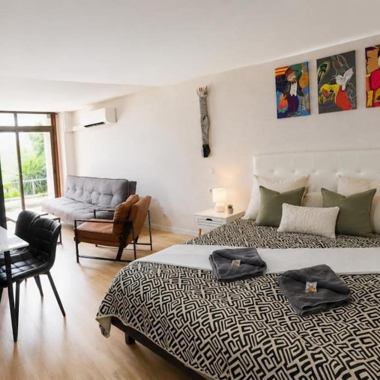 Nogalera Living Comfort Studio, in the heart of Torremolinos near the beach and train station Seasonal pools by NAMASTE ELITE - Appartamento Monolocale con Letto King-Size - 1