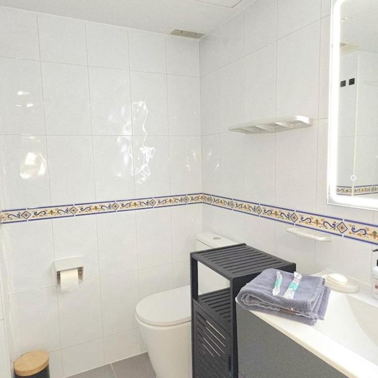 Nogalera Living Comfort Studio, in the heart of Torremolinos near the beach and train station Seasonal pools by NAMASTE ELITE - Appartamento Monolocale con Letto King-Size - 5
