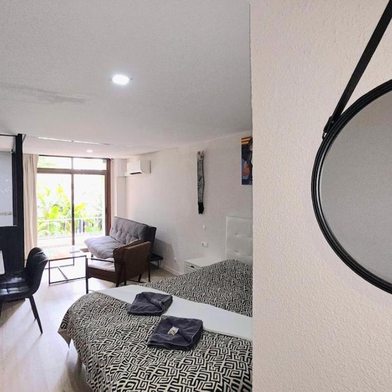 Nogalera Living Comfort Studio, in the heart of Torremolinos near the beach and train station Seasonal pools by NAMASTE ELITE - Appartamento Monolocale con Letto King-Size - 9