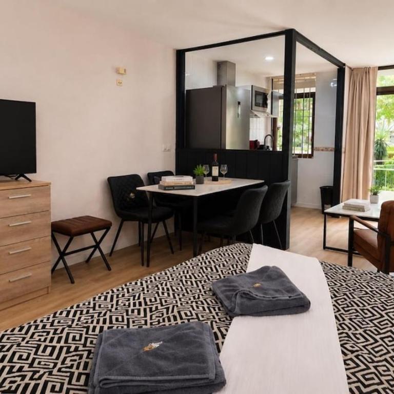 Nogalera Living Comfort Studio, in the heart of Torremolinos near the beach and train station Seasonal pools by NAMASTE ELITE - Appartamento Monolocale con Letto King-Size - 18