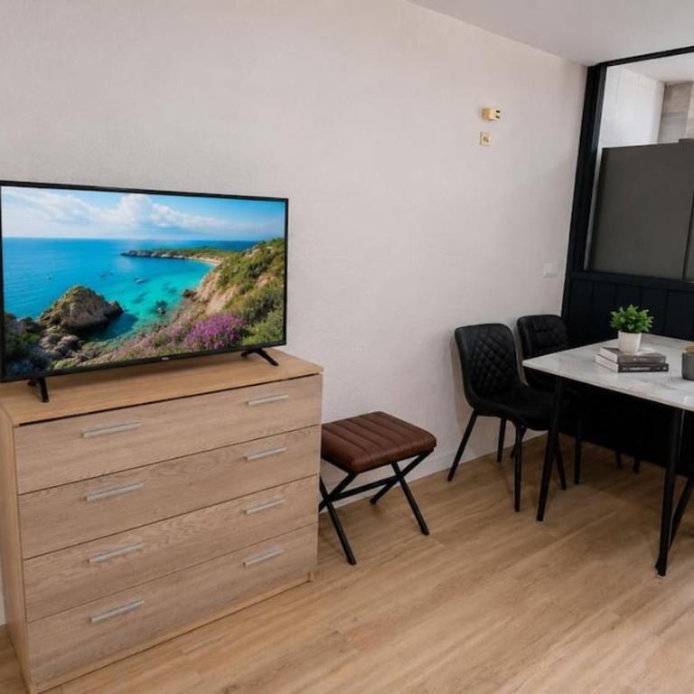 Nogalera Living Comfort Studio, in the heart of Torremolinos near the beach and train station Seasonal pools by NAMASTE ELITE - Appartamento Monolocale con Letto King-Size - 19