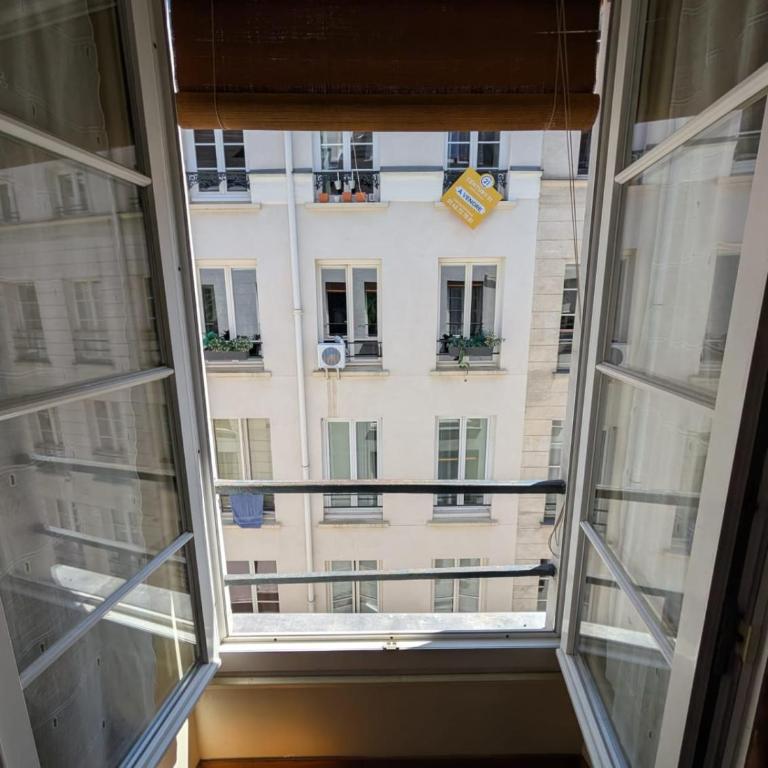 Studio proche de la Place des Vosges Paris - Appartement - 10