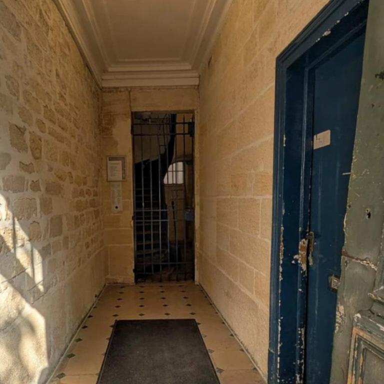 Studio proche de la Place des Vosges Paris - Appartement - 16