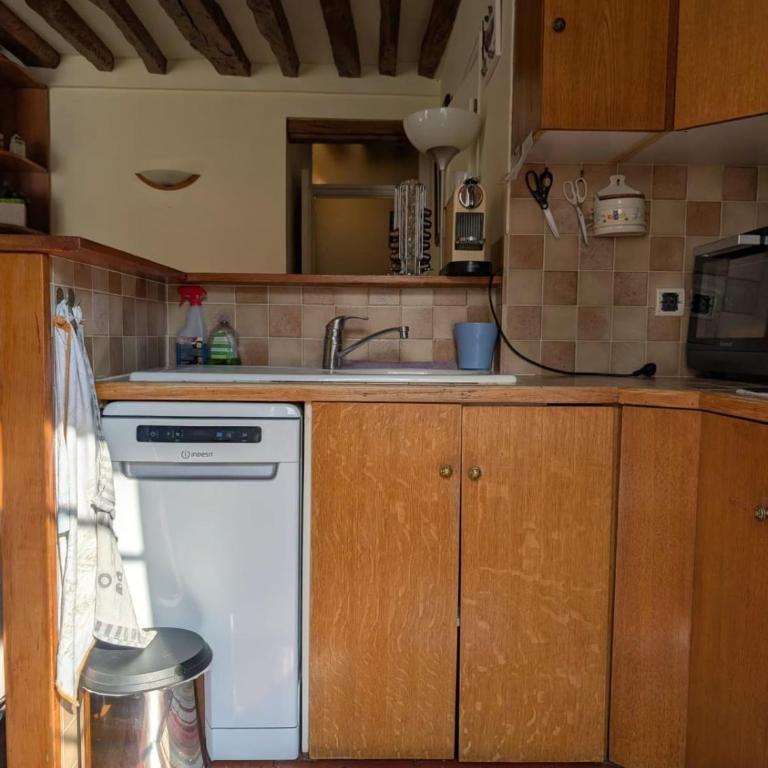 Studio proche de la Place des Vosges Paris - Appartement - 18