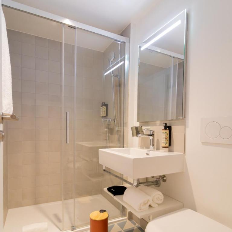 HOOD Hotel - Superior Deluxe Double or Twin Room - 8