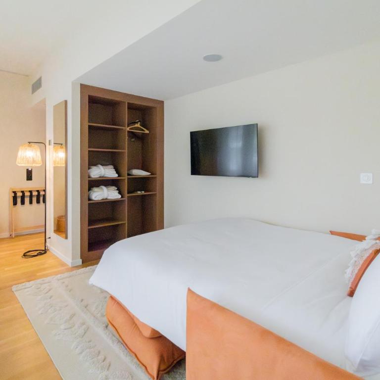 HOOD Hotel - King Suite - 9