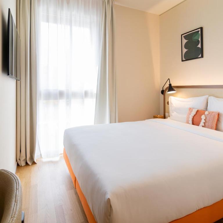 HOOD Hotel - Standard Queen Room - 6