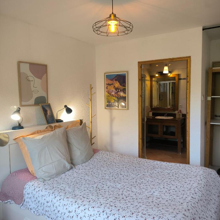 Chambre Studette indépendante - Chambre Double avec Salle de Bains Privative - 13