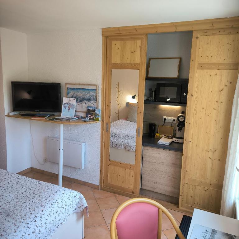 Chambre Studette indépendante - Chambre Double avec Salle de Bains Privative - 10