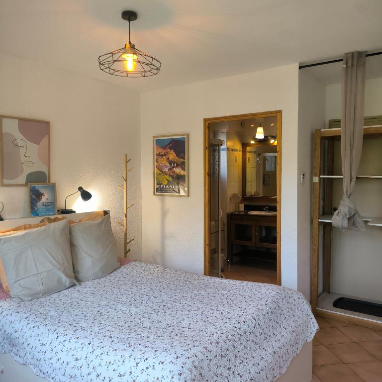 Chambre Studette indépendante - Chambre Double avec Salle de Bains Privative - 12