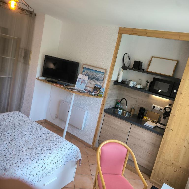 Chambre Studette indépendante - Chambre Double avec Salle de Bains Privative - 3