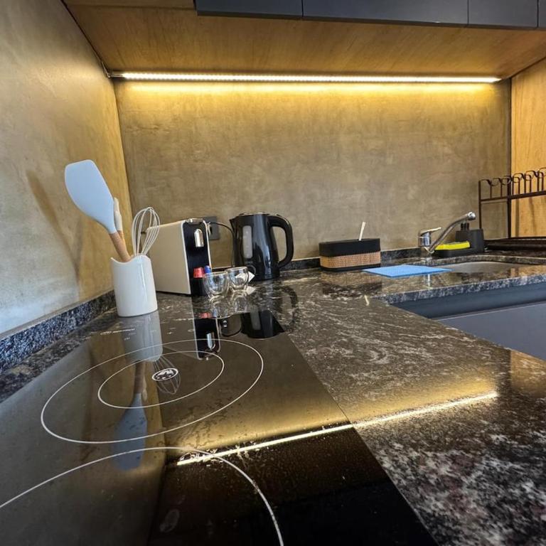 Moderno monoambiente con vista a la ciudad - Apartamento de 1 dormitorio - 4