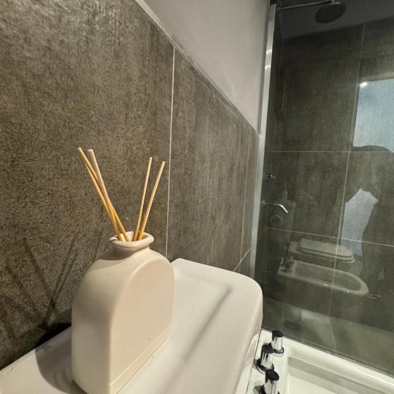Moderno monoambiente con vista a la ciudad - Apartamento de 1 dormitorio - 8