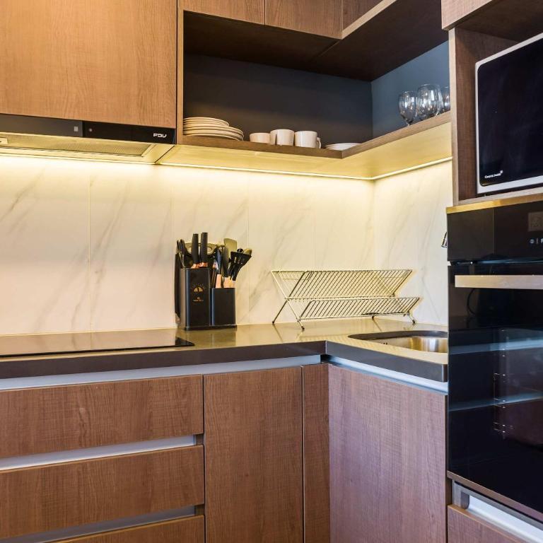 Chic 2BR2BA Haven in the Heart of Las Condes Oasis - Apartment - 7