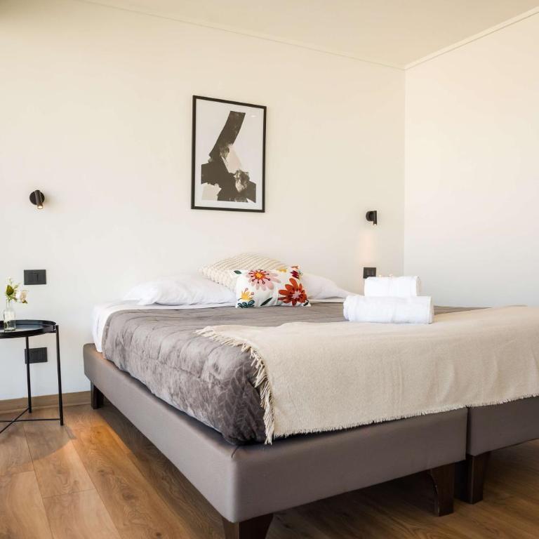 Chic 2BR Apt in Las Condes with Pool & Views - Apartment - 17