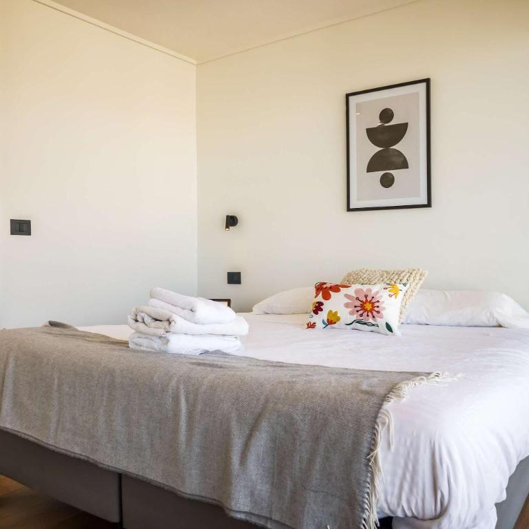 Chic 2BR Apt in Las Condes with Pool & Views - Apartment - 19