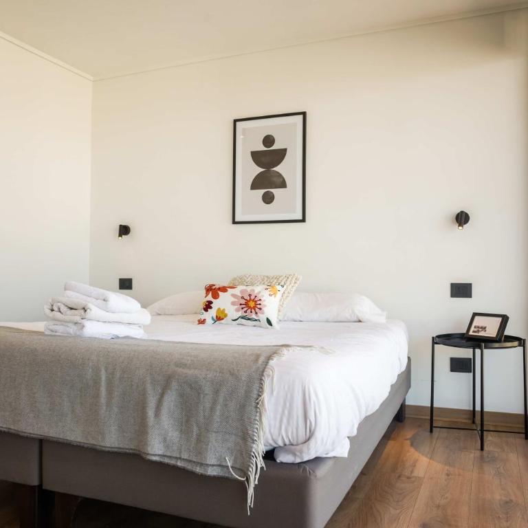 Chic 2BR Apt in Las Condes with Pool & Views - Apartment - 20