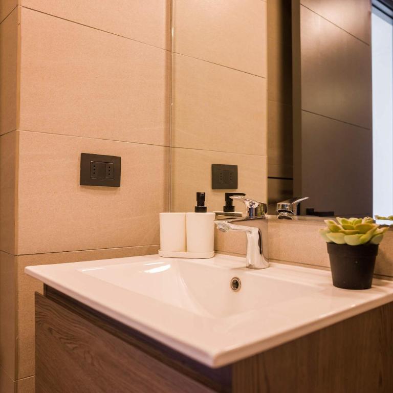 Chic 2BR Apt in Las Condes with Pool & Views - Apartment - 30