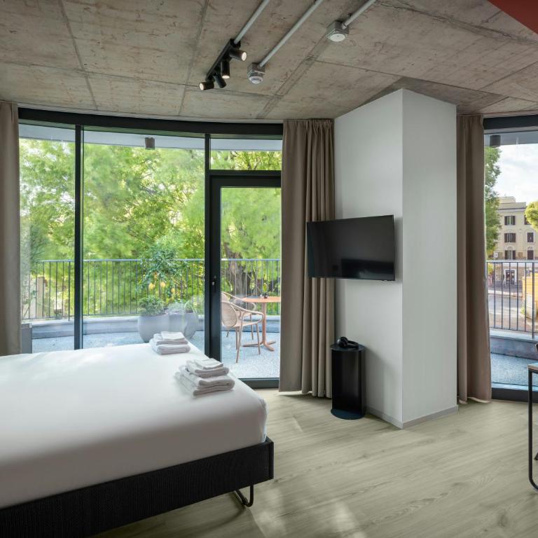The Social Hub Rome - Habitación con cama extragrande y balcón - 1