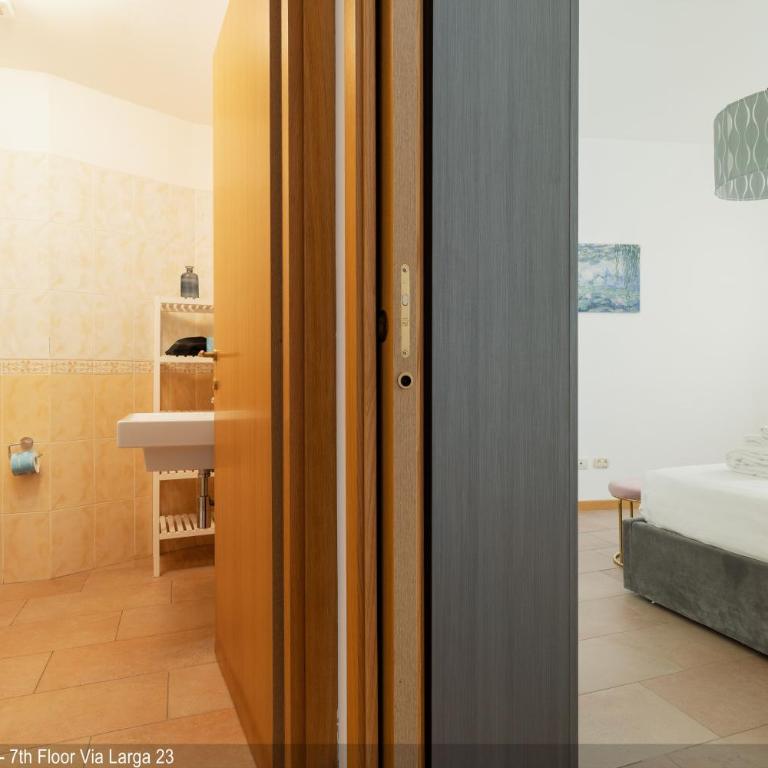 Brera Apartments in Missori - One-Bedroom Apartment, 7th Floor - Via Larga 23 - 1