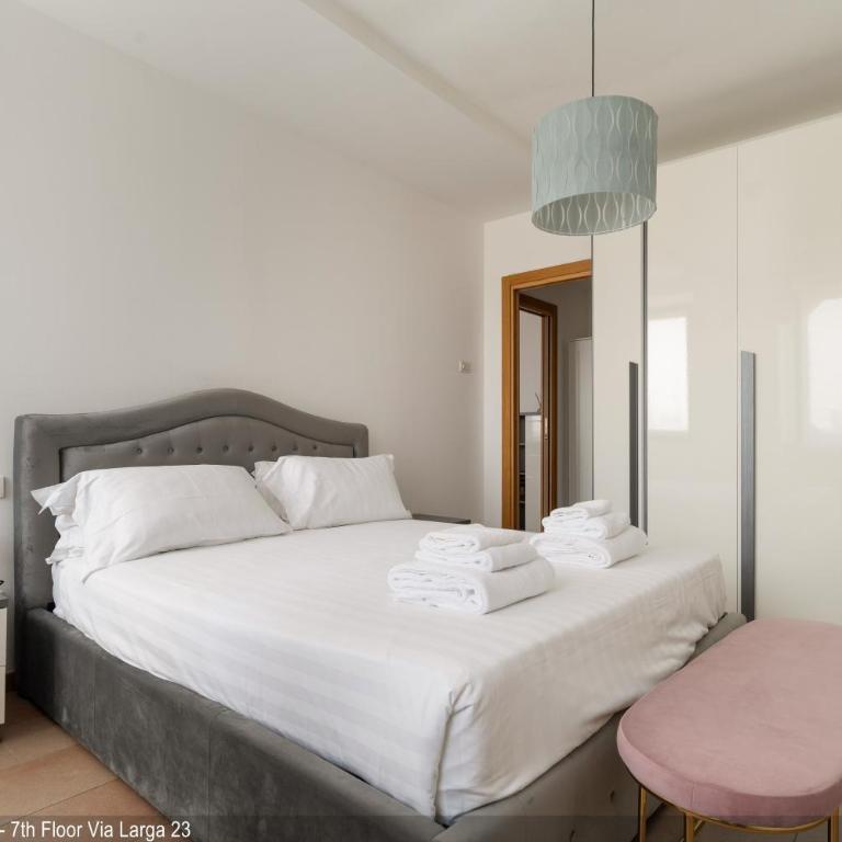 Brera Apartments in Missori - One-Bedroom Apartment, 7th Floor - Via Larga 23 - 4
