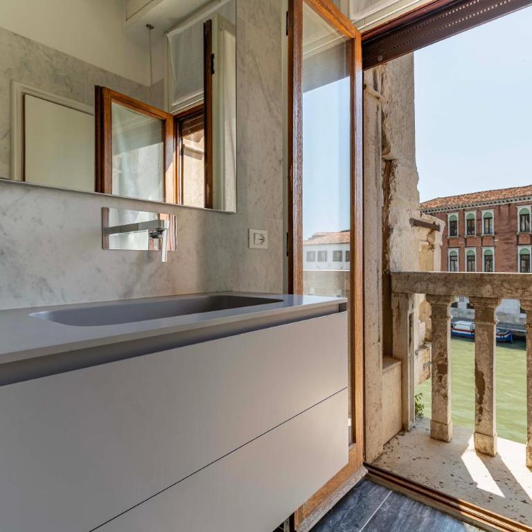Luxury Apartment On Grand Canal by Wonderful Italy - Apartment with Balcony - 4