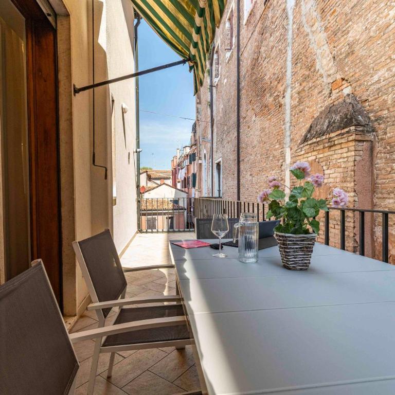 Luxury Apartment On Grand Canal by Wonderful Italy - Apartment with Balcony - 1