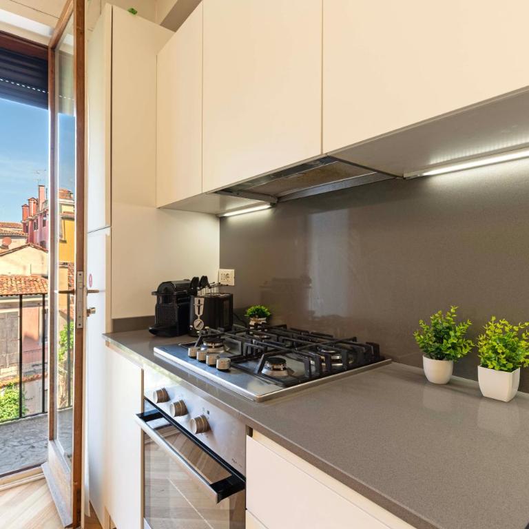 Luxury Apartment On Grand Canal by Wonderful Italy - Apartment with Balcony - 22