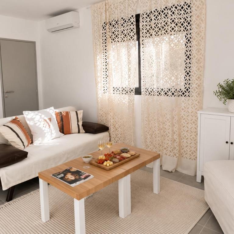 Villa- Grands T2 indépendants - climatisation, proche mer, parking gratuit, wifi - Appartement Supérieur 1 Chambre - 8