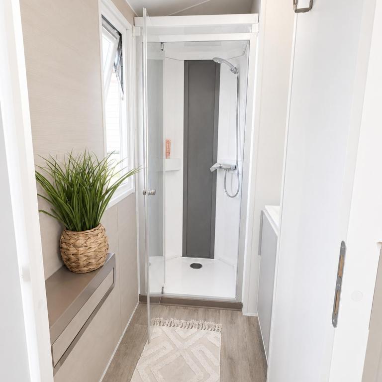 L'Olivier Mobile Home 6 Personnes Camping 4 étoiles Homair La Presquile du Barcarès Piscine et plage à 3 kms - Chalet 3 Chambres - 20