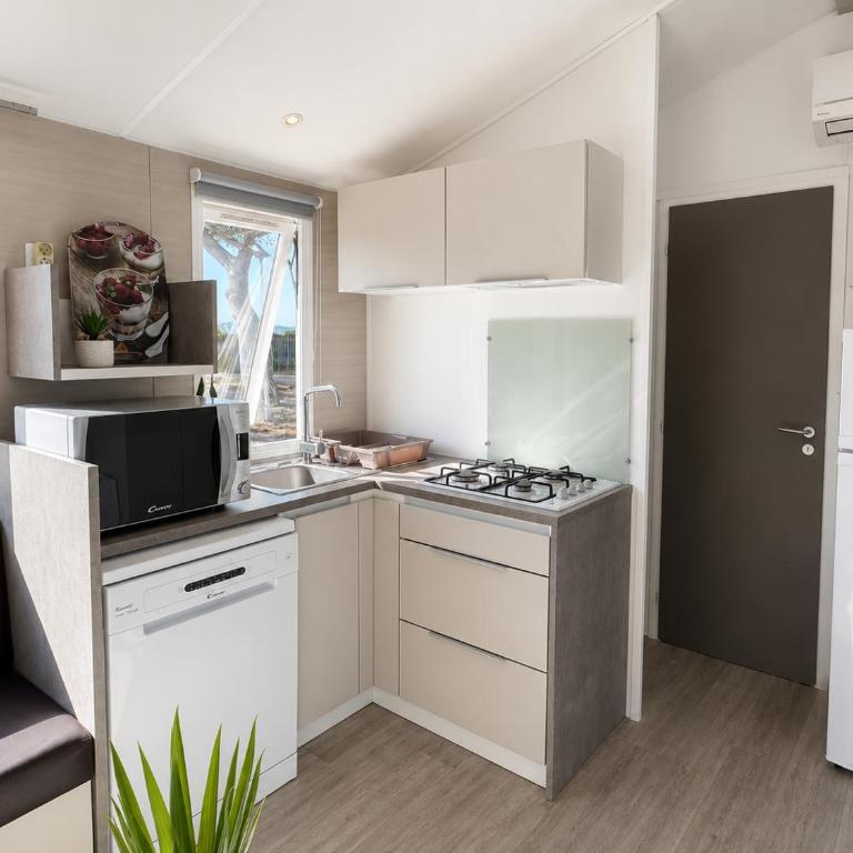 L'Olivier Mobile Home 6 Personnes Camping 4 étoiles Homair La Presquile du Barcarès Piscine et plage à 3 kms - Chalet 3 Chambres - 18