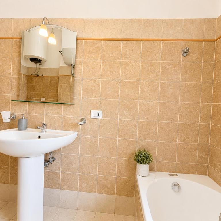 San Pietro Family Great Apartment - 5 min Vatican Train Station - Appartamento con 2 Camere da Letto - 24