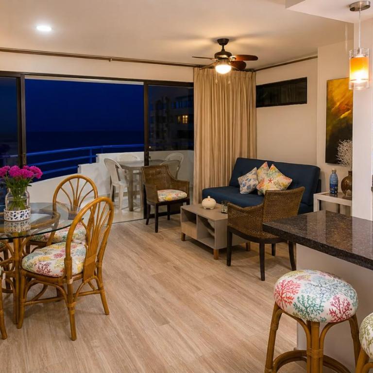 Apartamento con vista al mar, a pocos metros de la Playa , 2 habitaciones - Two-Bedroom Apartment - 10