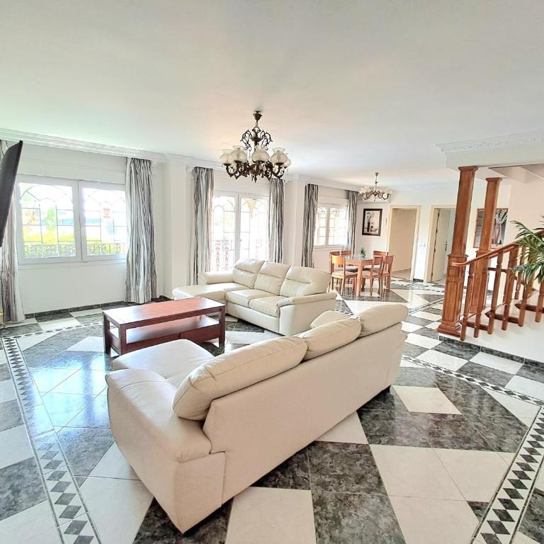 6 Bedroom Villa with Private Pool Games Room - Villa con piscina privada - 58