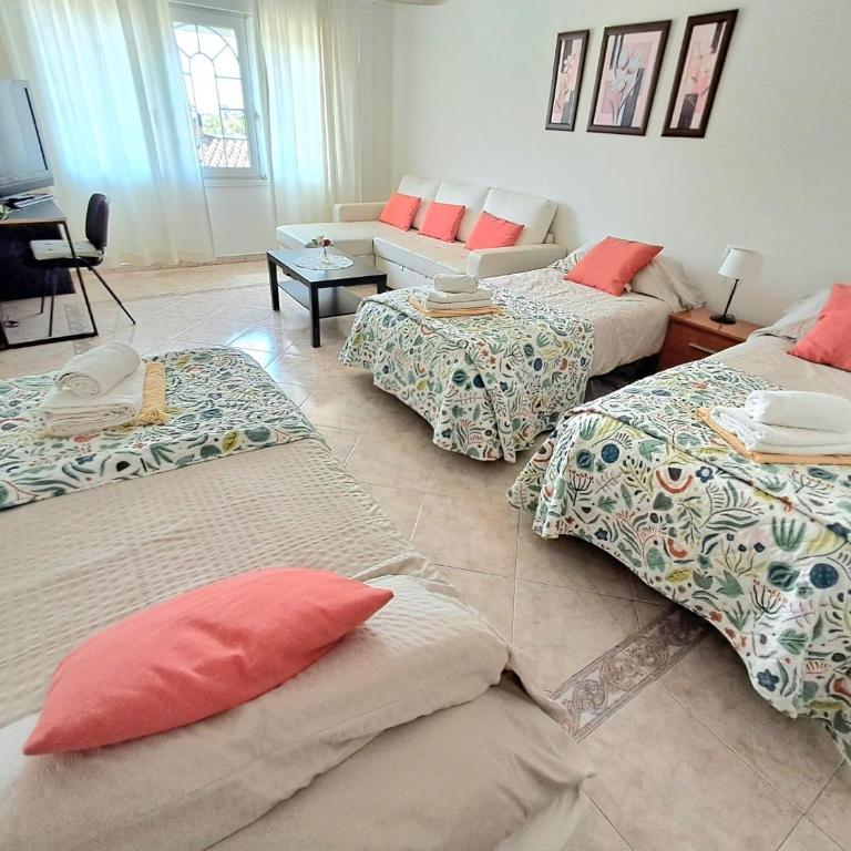 6 Bedroom Villa with Private Pool Games Room - Villa con piscina privada - 69