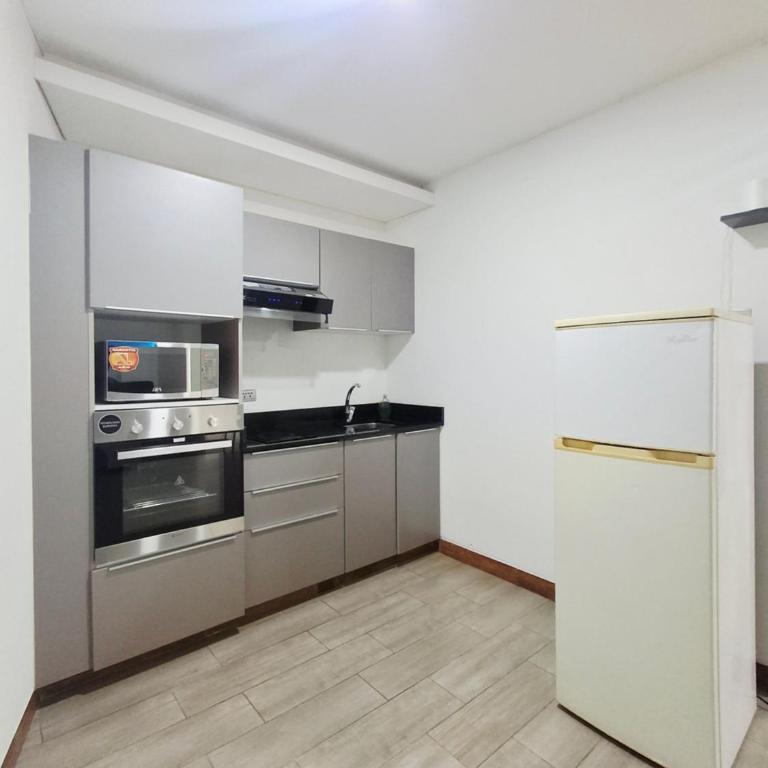 12 AMPLIO MONOAMBIENTE EQUIPADO En el centro de la ciudad - One-Bedroom Apartment - 2