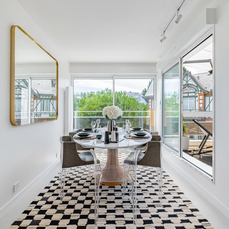 Le Duplex - Two-Bedroom Apartment - 14