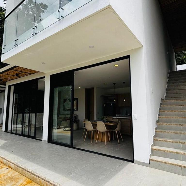 Casa con Jacuzzi, Piscina y Vista a la Naturaleza - Villa de 3 dormitorios - 2