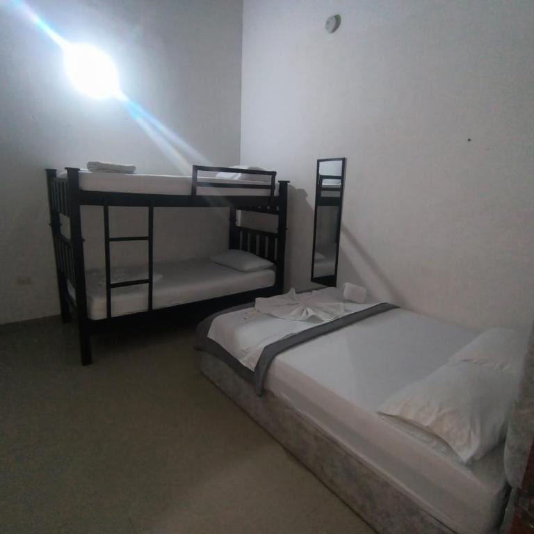 hostal EMBAMAR - Budget Twin Room - 2