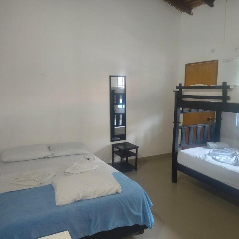 hostal EMBAMAR - Budget Twin Room - 3