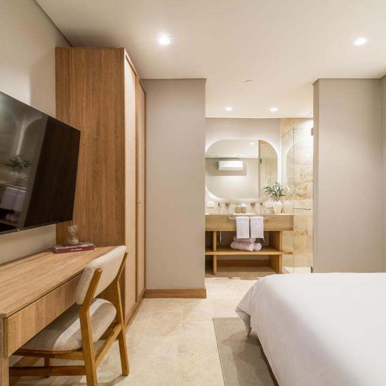 The Arena House - Two-Bedroom Deluxe Apartment with Balcony - 4