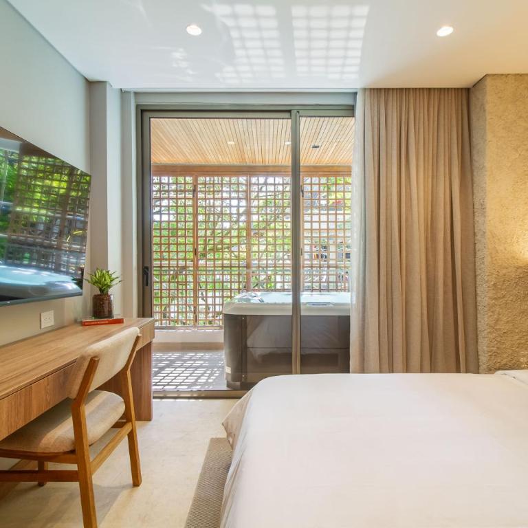 The Arena House - Two-Bedroom Deluxe Apartment with Balcony - 10