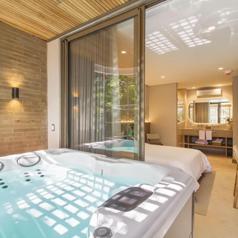 The Arena House - Two-Bedroom Deluxe Apartment with Balcony - 18