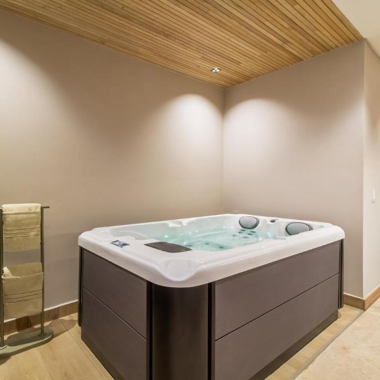The Arena House - One-Bedroom Apartment with View - 2